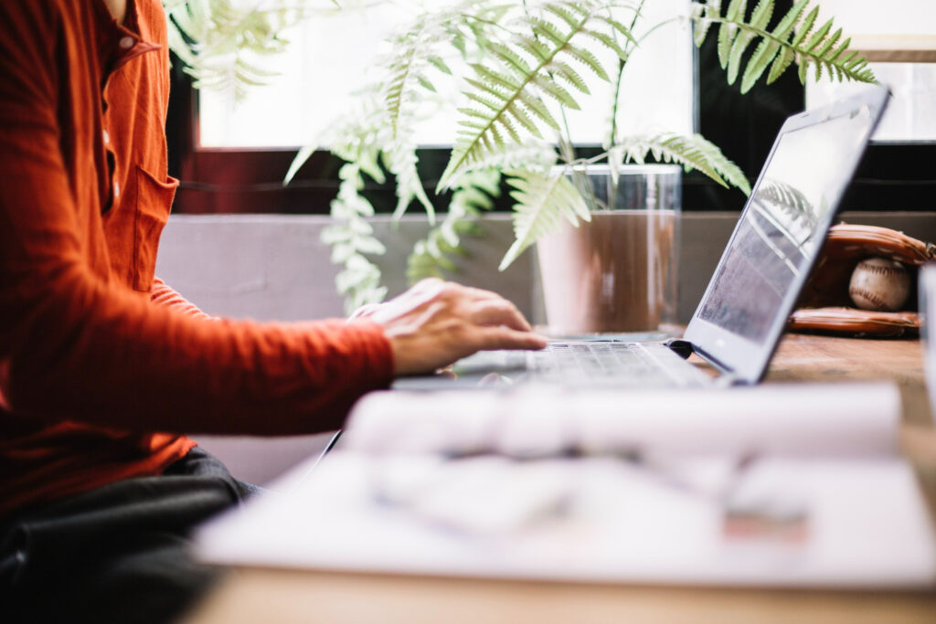 Les traducteurs personnalisent les fonctionnalités et le contenu de leur logiciel de traduction assistée par ordinateur pour améliorer la qualité et la productivité de leur travail.
